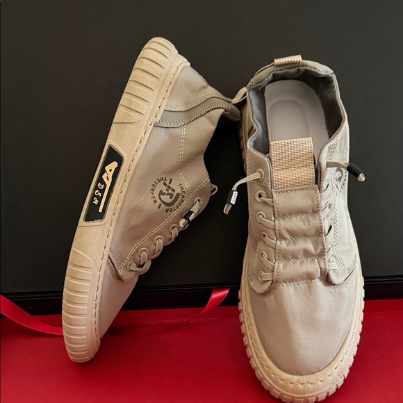 NWOB Stylish Light Olive Green Sneakers - Picture 3 of 5